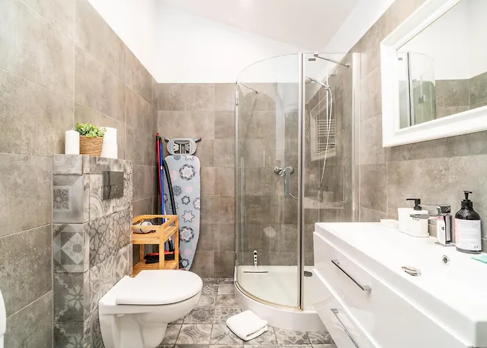 Apartment Podgorze - Air Con, Workdesk, Castle Nearby