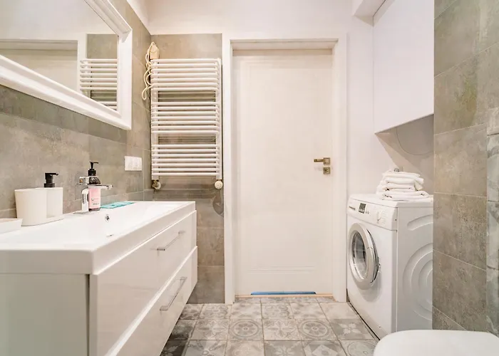 Apartment Podgorze - Air Con, Workdesk, Castle Nearby *